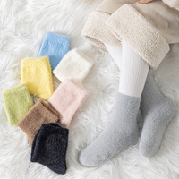 Chaussettes douces et moelleuses à imprimé léopard écologiques pour femmes, collection automne – Chaussettes personnalisées pour jeunes et adultes