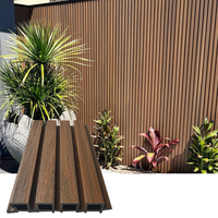 Revêtement mural extérieur en bois-plastique imperméable, bardage WPC pour usage extérieur en villa