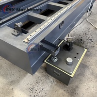 Maßgefertigte Vollautomatische Stahl-P-Träger-Profilmaschine Hochgeschwindigkeits-Hochqualitäts-PLC Hydraulische Schneid- und Kaltwalzformmaschine