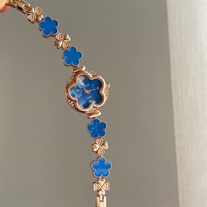 Reloj de Cuarzo Ovalado Clásico Retro para Dama, Diseño de Trébol de Cuatro Hojas, Aleación de Acero Inoxidable, Lujoso - Product Image 3