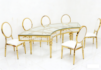 Moderner Gebogener Edelstahl S-Form Serpentinen-Stahltisch mit Gehärtetem Glas für Landhaus-Hotel, Gastronomie oder Park-Hochzeiten und Veranstaltungen