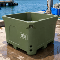 Conteneur à poisson rotomoulé robuste de 1000 L, grand bac isotherme sur palette pour le transport de produits de la mer en chaîne du froid