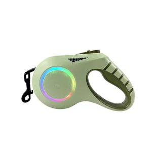 Venta al por mayor Correa para mascotas de 6 metros de largo con iluminación Diseño fresco Correa para caminar al aire libre para perros con varios colores disponibles - Product Image 3