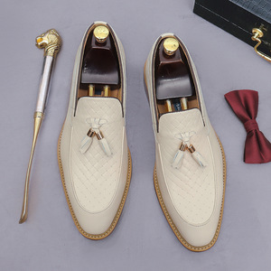 Zapatos de cuero para hombre - Zapatos de cuero genuino tejido estilo retro inglés con flecos, ideales para ropa formal de negocios. - Product Image 2