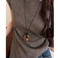 Collier pendentif géométrique en résine imprimé léopard avec cordon en chanvre, nouveau modèle 2026, longue chaîne pour pull, cadeau pour femme