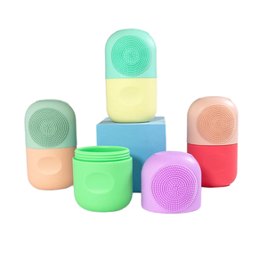 Özel Logo v-şekli silikon buz rulosu kalıp yüz ve fırça temizleyici SPA ev cilt bakımı için kontur küp buz rulosu için yüz - Product Image 4