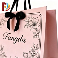 Sacs cadeaux en carton de luxe avec logo personnalisé, poignée couleur personnalisée, fermeture magnétique pour chaussures, vêtements, emballage, exposition