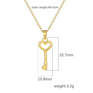 Collier pendentif clé vintage de luxe léger en acier inoxydable doré 14 carats, couleur claire, inaltérable, pour homme et femme - Product Image 3