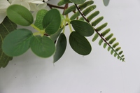 Guirlande de printemps artificielle avec feuilles vertes et hortensias blancs pour porte d'entrée, fenêtre, mur, fête, remise de diplôme, décoration de mariage