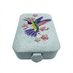 Boîte à bijoux en tissu de velours et de bois personnalisée, design rectangulaire, ornée de perles à la main, couleur et taille personnalisées, rangement - Product Image 1