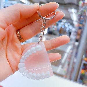 Fabbrica a buon mercato creativo di simulazione dentiera portachiavi portachiavi in resina dentiera portachiavi con accessori appesi - Product Image 3