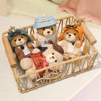 Porte-clés en peluche ours William mignon avec 7 tenues élégantes, doux et résistant, parfait pour la décoration de sacs et les cadeaux.