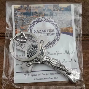 Venta al por mayor San Benito Cruz Llavero Cristiano Católico Crucifijo Medalla Llavero Jerusalén Encanto Metal Navidad Artesanía Regalos - Product Image 3