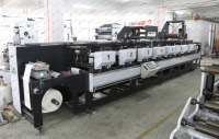 Machine d'impression flexographique en ligne à 8 couleurs pour étiquettes adhésives en rouleau, avec unité servo complète