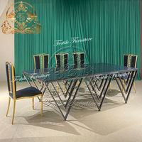Ensemble de table et de chaises de salle à manger rectangulaires en acier inoxydable noir moderne pour les fêtes en plein air et les événements hôteliers