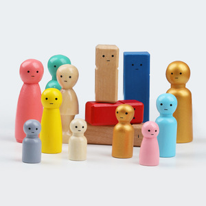 Set di figurine di famiglia artigianali da 50 pezzi, legno naturale e decorazioni con finitura metallica, con custodia in velluto per decorazioni per la casa - Product Image 4