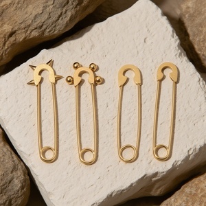 Broche de seguridad tipo Pave |   Pin Decorativo de Acero Inoxidable con Baño de Oro PVD de 18K para Joyería DIY, Diseño de Broches y Ajuste de Cinturones - Product Image 2