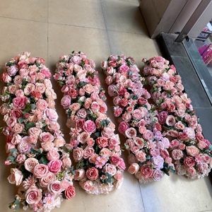 Camino de Mesa Personalizado con Rosas Champán Rosadas y Crisantemos, Arreglo Floral Mixto de Flores Artificiales y Plantas - Product Image 2