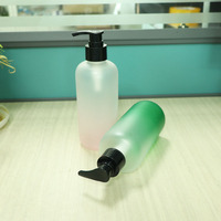 Vente en gros de contenants d'emballage ronds en plastique PET de 300 ml, flacon vide pour shampoing et gel douche, pompe pulvérisateur, impression sérigraphique