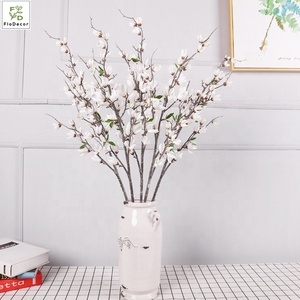 Nuovi Fiori Artificiali di Magnolia, 5 Rami, Fiori in Seta Eleganti per Decorazioni Casa, Matrimoni, Feste e Hotel - Product Image 1