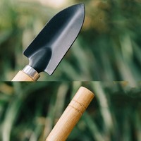Set di 3 Mini Attrezzi da Giardino all'Ingrosso con Manico in Legno Naturale, Paletta, Vanga e Rastrello in Acciaio al Carbonio
