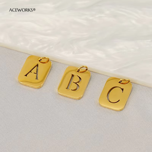 Dijes de letras rectangulares |   Colgantes con Iniciales del Alfabeto de la A a la Z en Acero Inoxidable Chapado en Oro PVD de 18K para la Creación de Joyería - Product Image 3