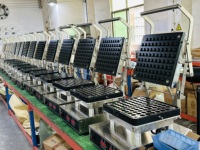 Machine industrielle et commerciale pour la fabrication de tartelettes aux œufs, avec plaques interchangeables, pour mini-tartes et coques de tartelettes