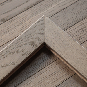 Suelo de Roble Chevron de Ingeniería, 385x40 mm, Grosor 15/4 mm, AB Ahumado, Curado UV, Instalación con Sistema de Clic, Curado UV - Product Image 5