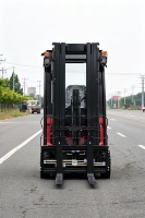 Chariot élévateur électrique Solreign à 3 roues, 2 tonnes, avec mât triplex, déplaceur latéral hydraulique, batterie Li-ion, levée 3m/6m