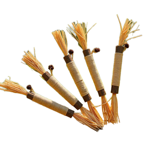 Bâtons <span class=keywords><strong>à</strong></span> grignoter et <span class=keywords><strong>à</strong></span> nettoyer les dents pour chats, en <span class=keywords><strong>bois</strong></span> de ver <span class=keywords><strong>à</strong></span> <span class=keywords><strong>bois</strong></span>, en herbe de raphia et en fruits de galle - Product Image 1