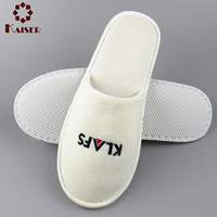 Pantoufles d'hôtel et de spa jetables en coton blanc éponge, avec logo personnalisé, semelle épaisse en EVA de 5 mm, en velours gaufré pour invités, style Dubaï