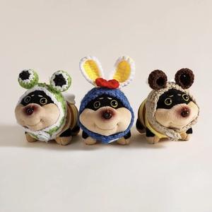 Nouveau mignon Instagram Style <span class=keywords><strong>Couple</strong></span> <span class=keywords><strong>porte</strong></span>-clés accessoires tissé laine chapeau pendentif brodé abeille chiot poupée sac ours soulagement du Stress - Product Image 1