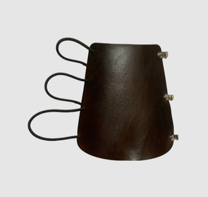 Pulsera de cuero ajustable unisex hecha a mano y protector de brazo de Migros Enterprises equipo de protección para tiro con arco - Product Image 2