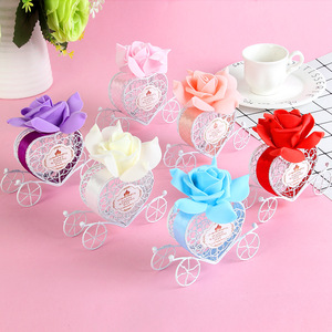 กล่องใส่ขนมรูปรถม้าสุดโรแมนติก ของตกแต่งงานแต่งงานสุดสร้างสรรค์ กล่องใส่ขนมรูปฟักทองเหล็กทรงรถม้าสุดโรแมนติก - Product Image 1