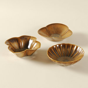 Platos de cerámica con forma de flor, esmaltados en color miel ámbar, hechos a mano, estilo Wabi Sabi, plato para postre, para uso en fiestas. - Product Image 1