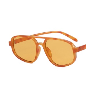 แว่นกันแดดขายดีแบบกำหนดเองได้ คุณภาพสูง แว่นกันแดดผู้หญิงทันสมัย สไตล์เรโทร - Product Image 5