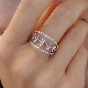 Anello Geometrico Audace da Donna, Gioiello Minimalista di Lusso per Dito Indice, Uso Quotidiano - Product Image 2