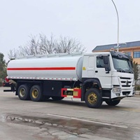Camion-citerne à huile diesel Sinotruk Howo blanc 6x4 à transmission manuelle, 24 mètres cubes, homologué CE et CCC, neuf, à vendre