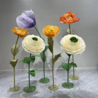 Décorations de vitrine de magasin faites à la main, pivoines, renoncules, fleurs géantes en papier crépon colorées pour la décoration de mariage et de fête