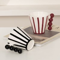 Mug en céramique rayé simple et rétro, au design créatif, élégant et original. C'est un choix idéal pour le café.