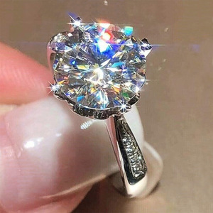Anello con Corona di Zirconi per Donne, Gioiello di Lusso Chic per Matrimonio e Fidanzamento - Product Image 3