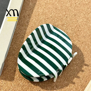 XinMei, pinzas para el cabello de estilo coreano a la moda para mujer, venta al por mayor, ovaladas, <span class=keywords><strong>2026</strong></span>, nueva pinza para el cabello con lunares, pinzas para el cabello personalizadas de acetato con logotipo - Product Image 3