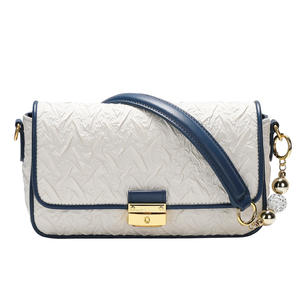 Sac à bandoulière plissé en cuir véritable pour femme, design de niche IT GDLEDY, perles porte-bonheur, nouvelle mode 2021, fermeture éclair en polyester, Hong Kong - Product Image 4