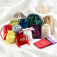 Bolsas de Terciopelo de Lujo al por Mayor con Cordón, Bolsitas para Joyería con Logotipo Personalizado, Bolsas Protectoras para Pulseras, Collares y Regalos