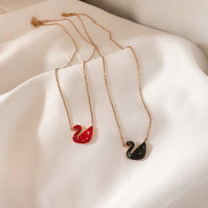 Collar <span class=keywords><strong>de</strong></span> Cadena Cruzada <span class=keywords><strong>de</strong></span> Acero Inoxidable con Cristal <span class=keywords><strong>de</strong></span> Cisne, Estilo INS, para Mujer, Joyería, Regalo para Festivales - Product Image 1