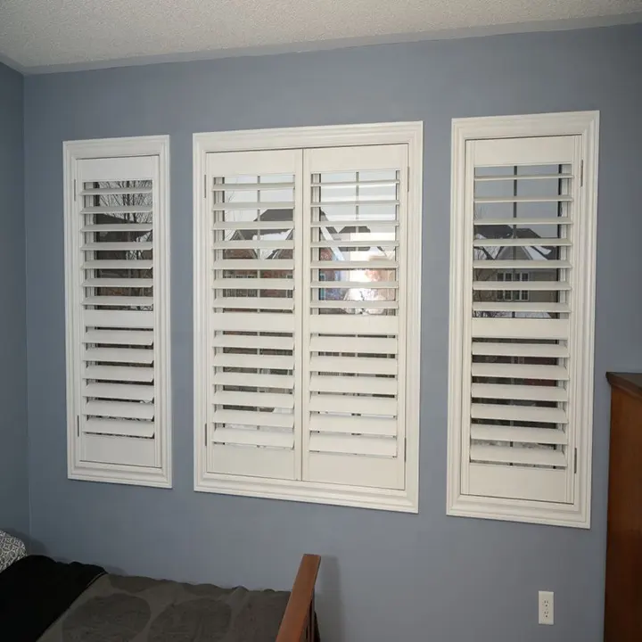 Aanpassen Duurzaam Ontwerp Pvc Plastic Blade Plantage Pvc Houten Luiken Windows Blinds Shades & Rolling Houten Shutters