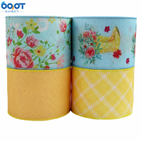 Bottes de pluie printanières avec bordure florale et ruban, motif rose rose jaune, tissu à carreaux losanges jaunes