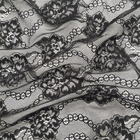 Kain renda poliester hitam dengan tepi bergelombang motif bunga mawar
