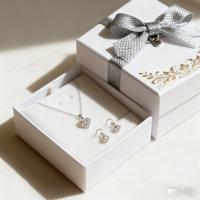 Boîtes d'expédition octogonales personnalisables pour coffrets cadeaux de bijoux, doublées de velours, avec ruban décoratif, logo personnalisé et papier doré à chaud