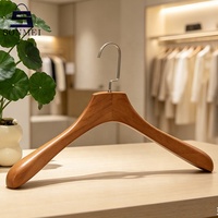 Cintre en bois marron de luxe premium, lisse, personnalisable, pour magasin et boutique
